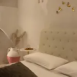 Nenetta & 4* מונופולי