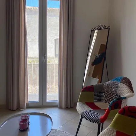 Nenetta & 招待所 莫诺波利